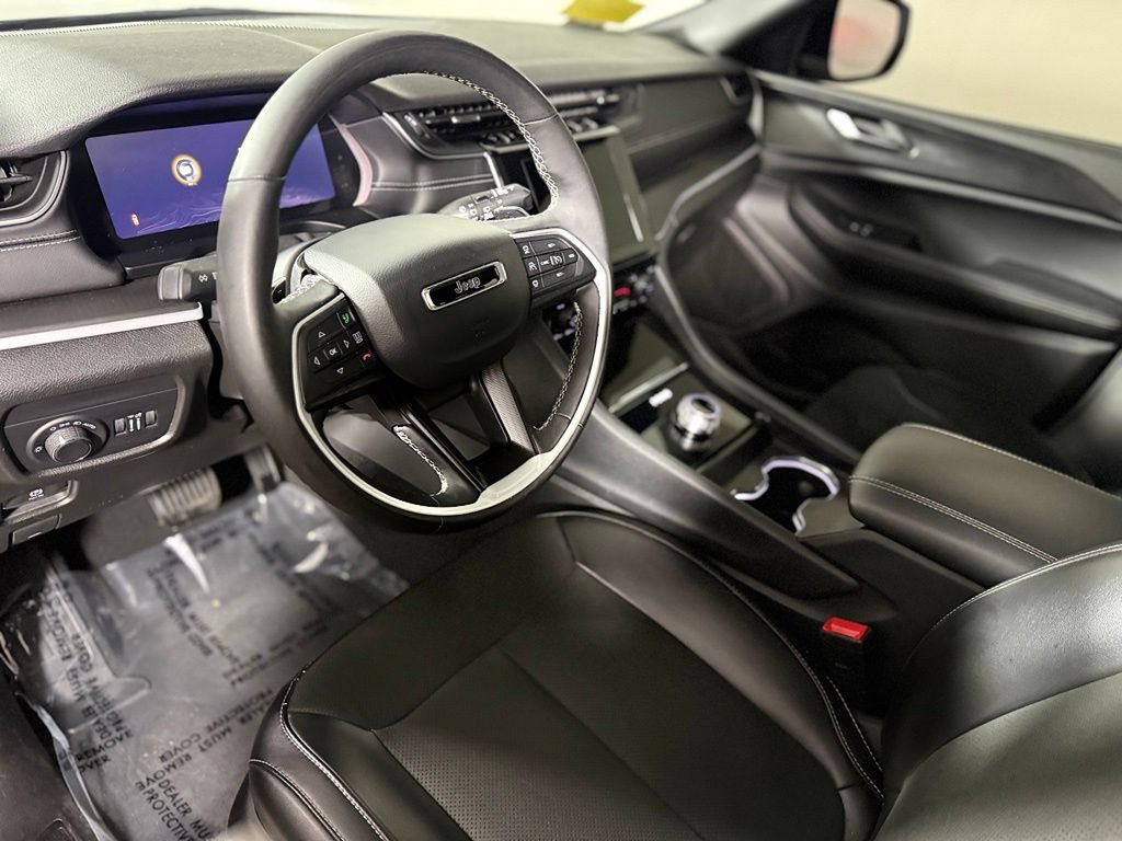 Used 2025 Jeep Grand Cherokee Altitude AWD/4WD image 19