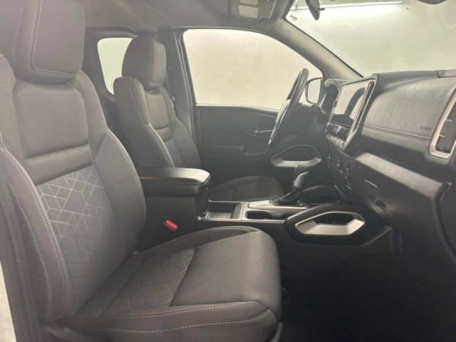 Used 2025 Nissan Frontier SV image 16