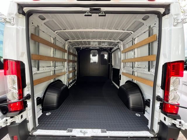 Used 2025 RAM ProMaster 2500 w/ U-Haul Equipment Group FWD image 9