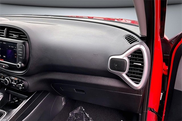 Used 2025 Kia Soul LX image 24