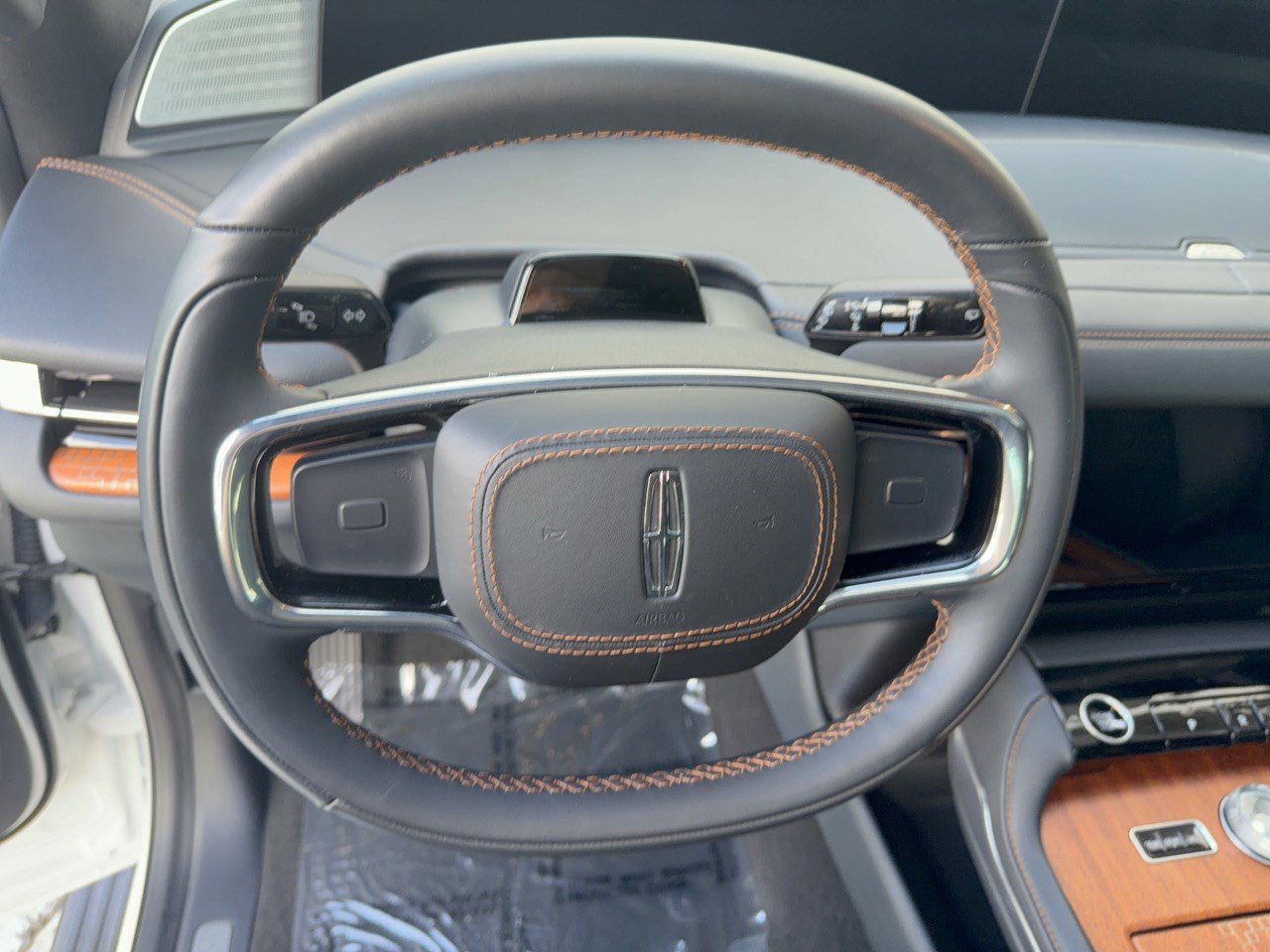 Used 2025 Lincoln Navigator Black Label AWD/4WD image 10