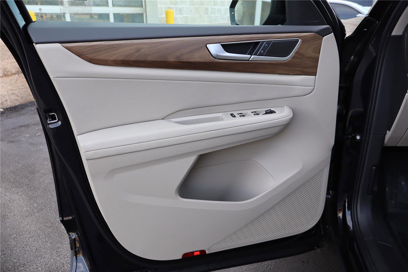 New 2026 Volkswagen Atlas SE image 12