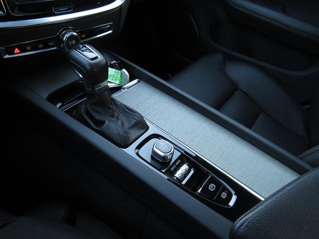 Used 2020 Volvo S60 T6 Inscription w/ Protection Package Premier image 17
