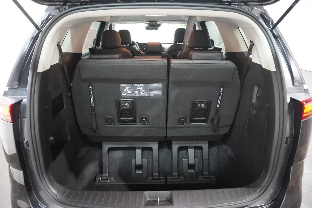 Used 2024 Kia Carnival LX FWD image 7