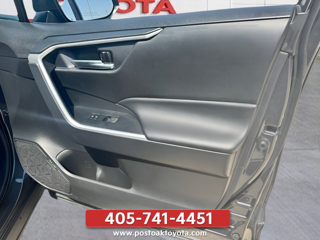 Used 2025 Toyota RAV4 XLE FWD image 21