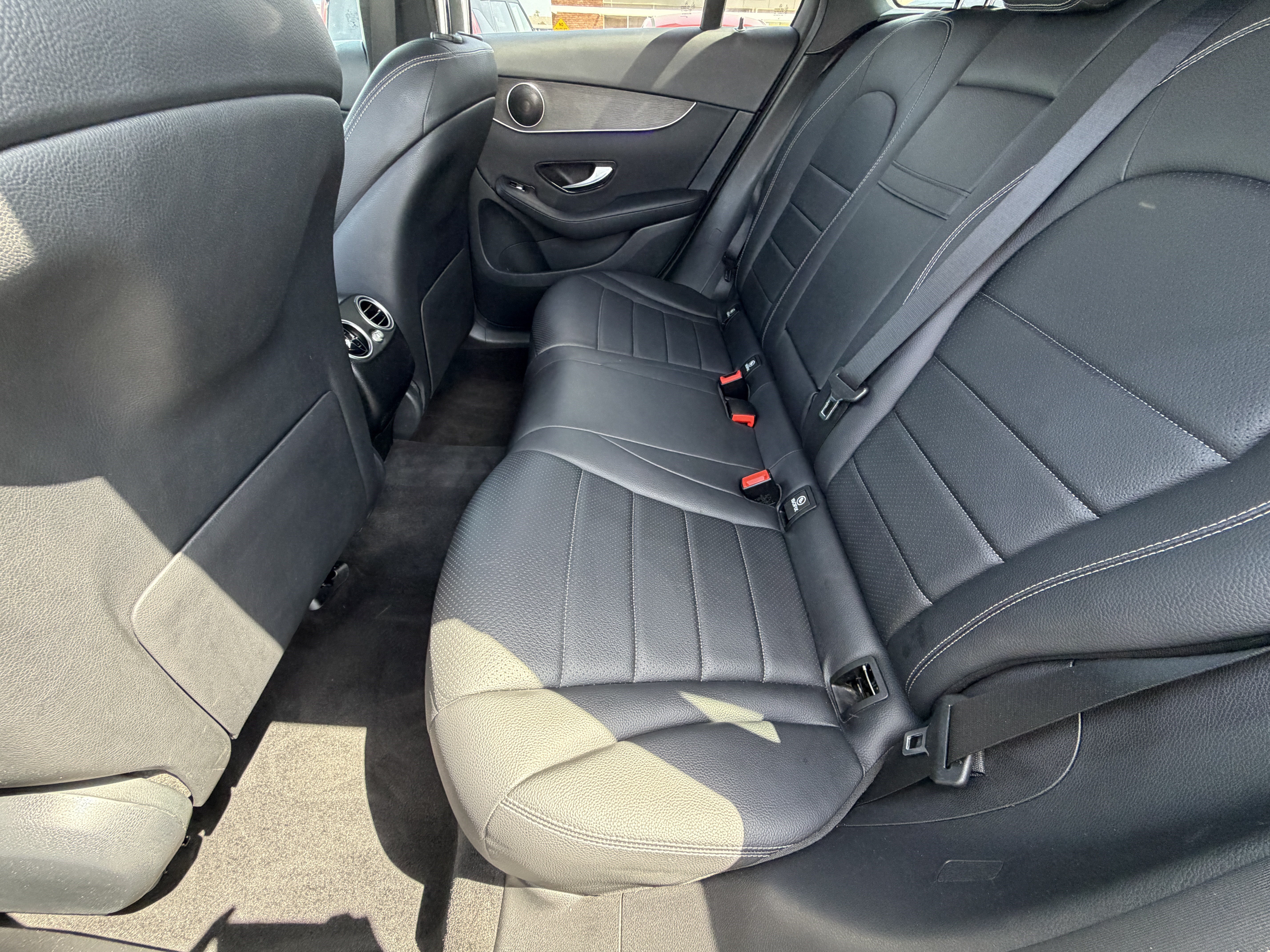 Used 2020 Mercedes-Benz GLC 300 image 25