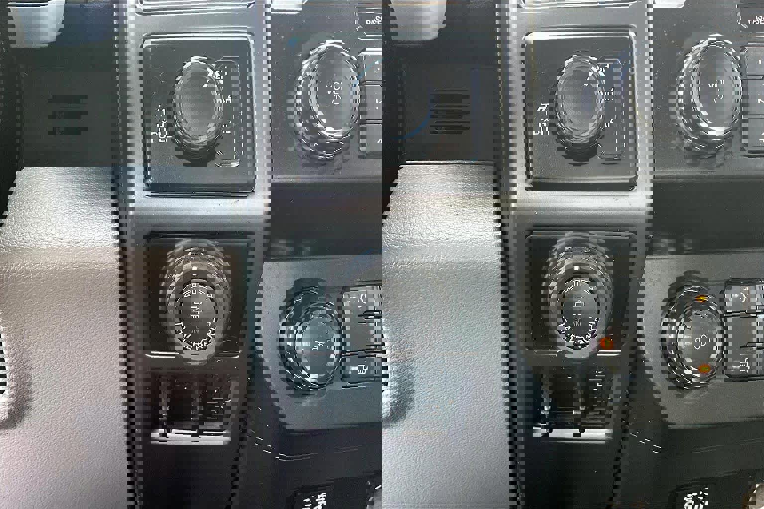 Used 2019 Ford F150 XLT w/ Max Trailer Tow Package image 34