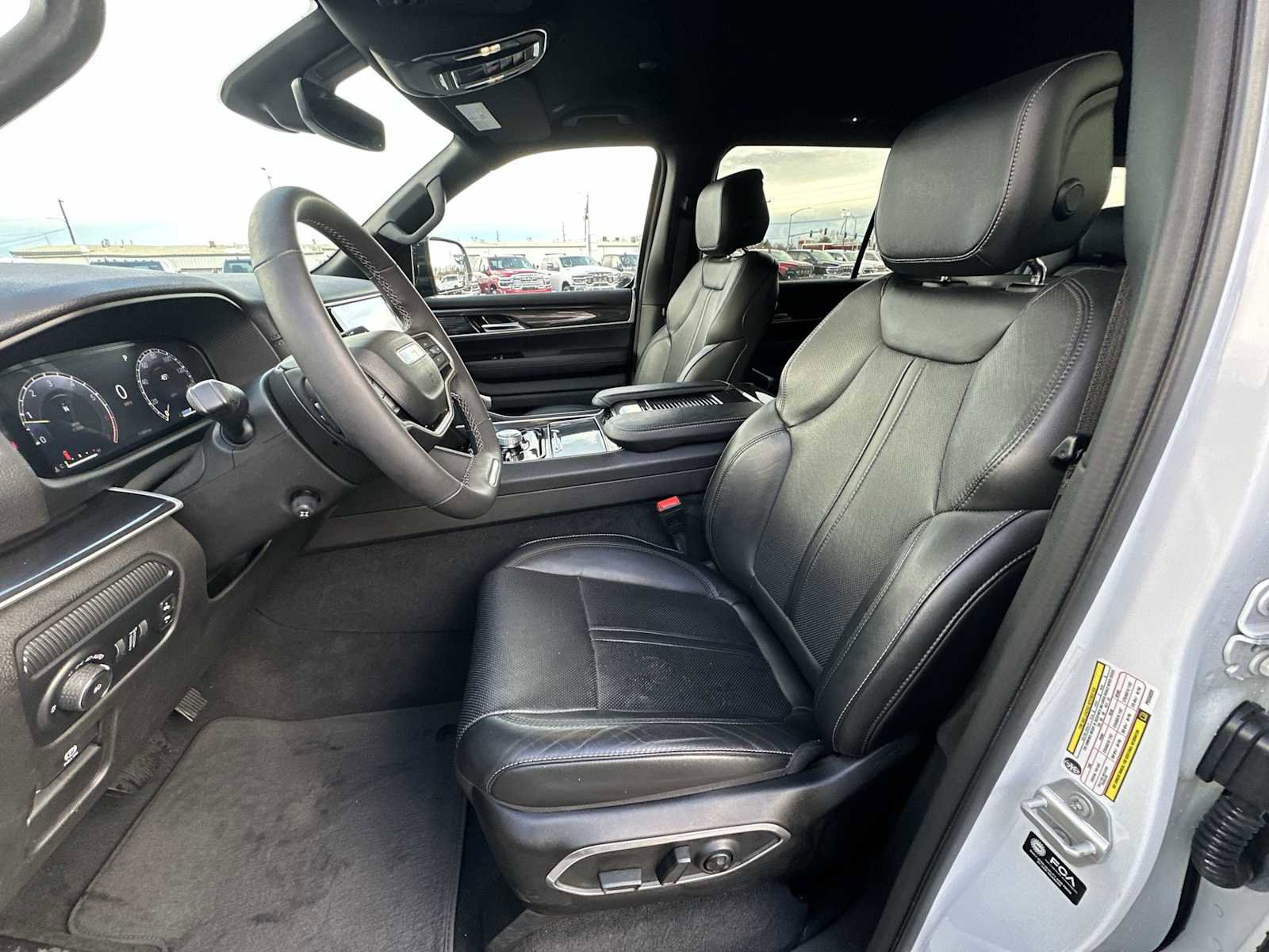 Used 2023 Jeep Wagoneer 4WD image 13