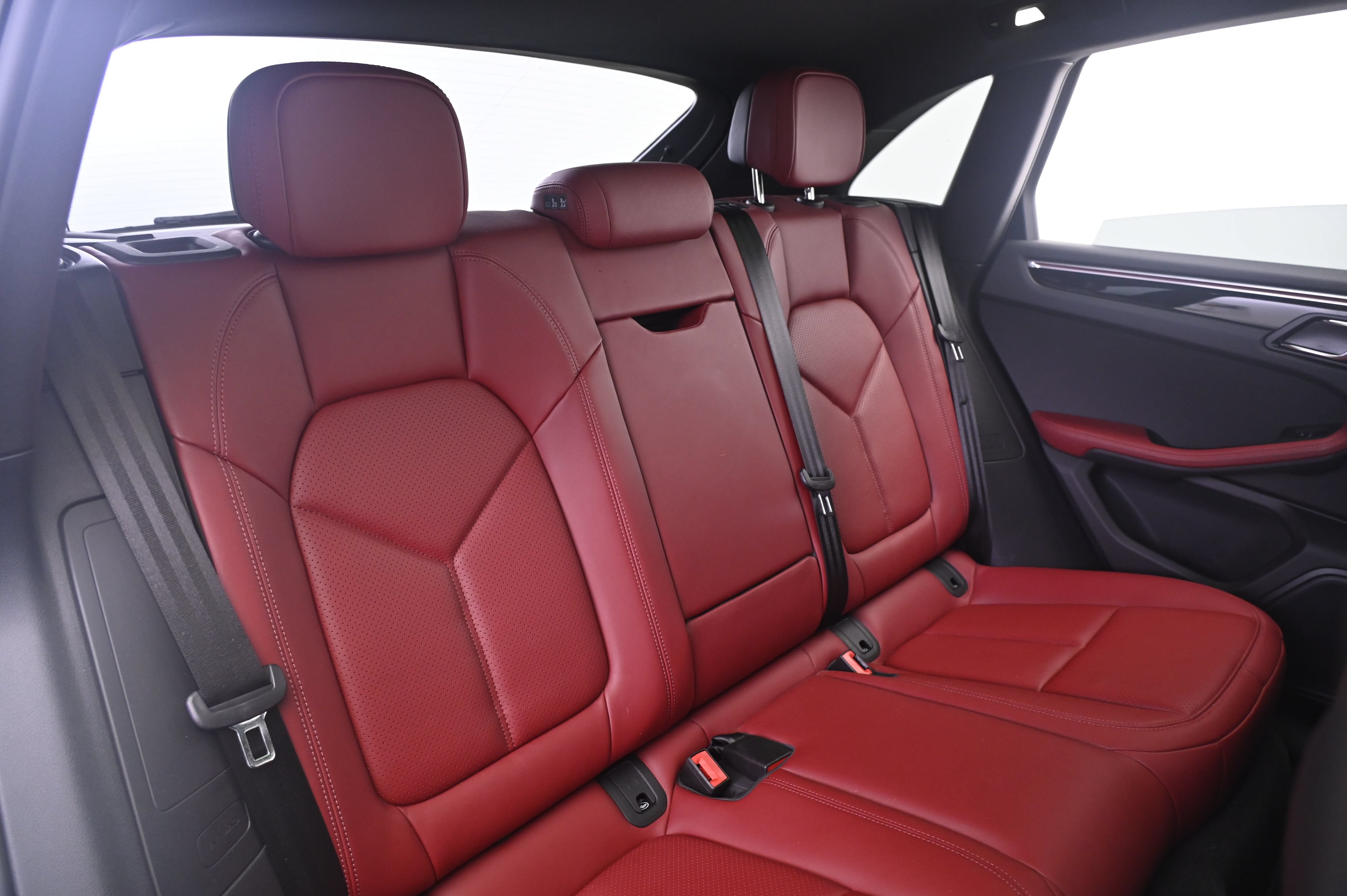 Certified 2024 Porsche Macan S AWD/4WD image 19