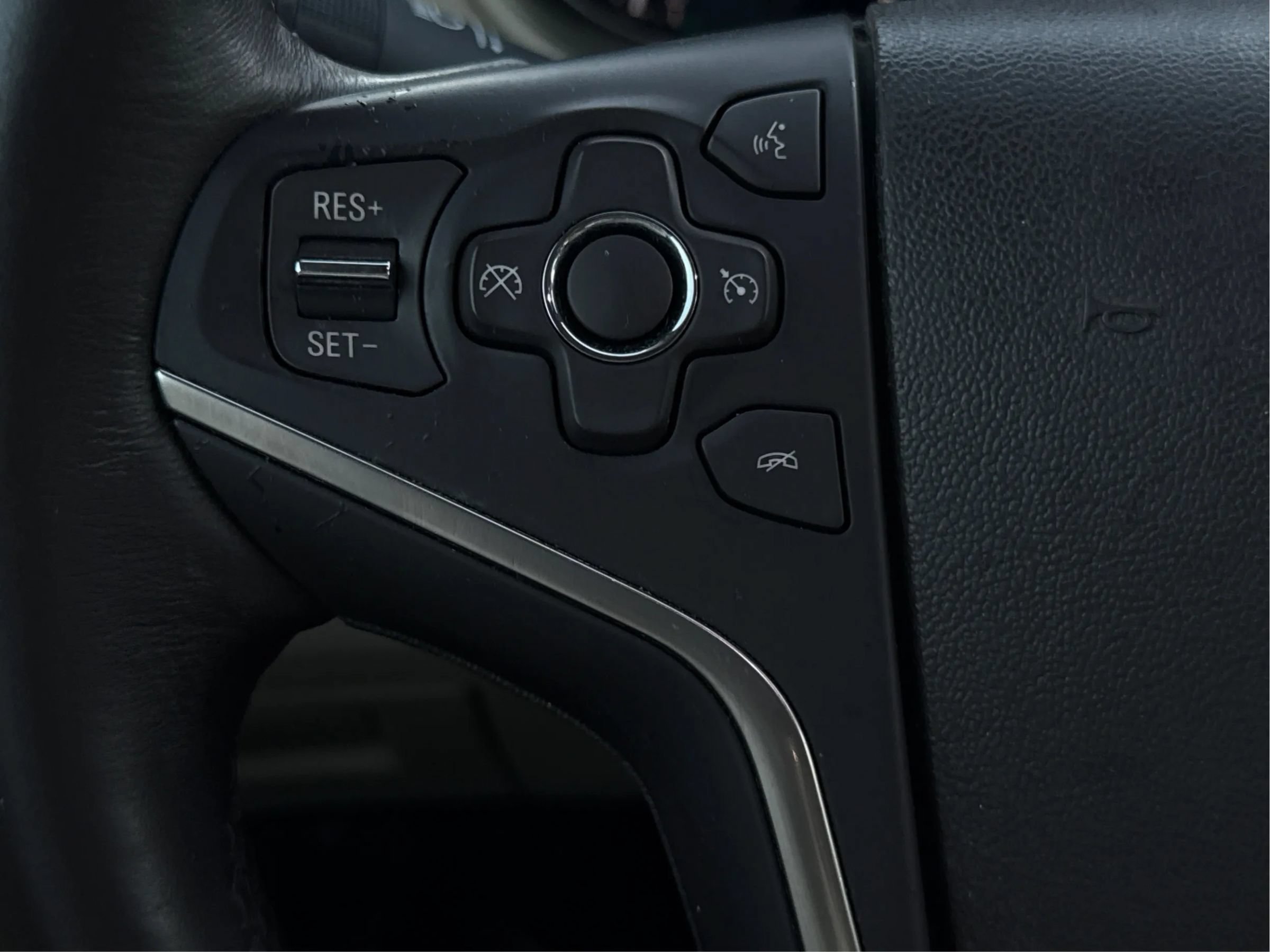 Used 2015 Buick LaCrosse Leather FWD image 29