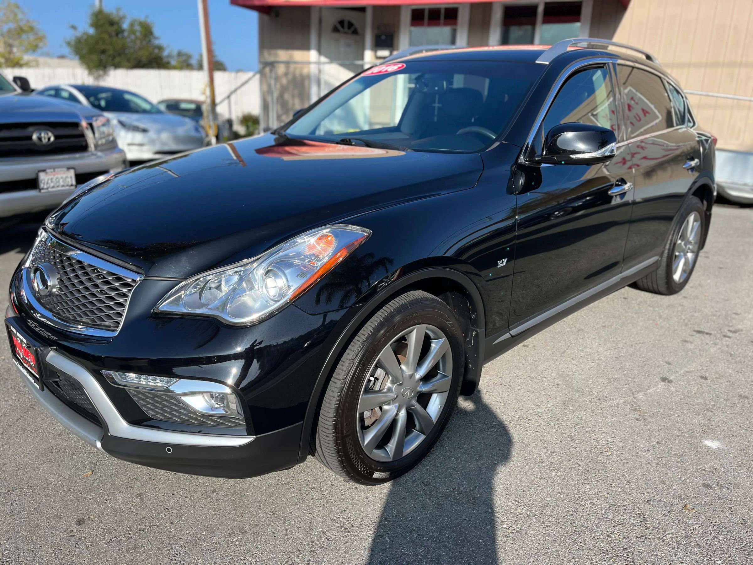 Used 2016 INFINITI QX50 Sport Utility 4D w/ Premium Plus Package image 3