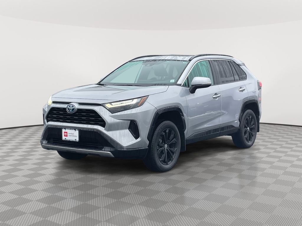 Used 2023 Toyota RAV4 SE image 3