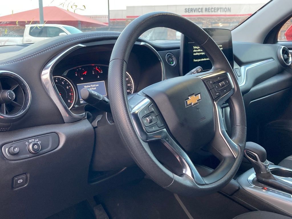 Used 2025 Chevrolet Blazer LT FWD image 8