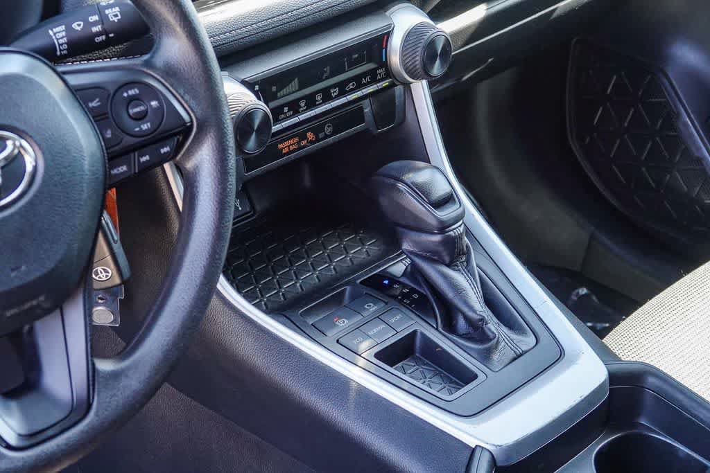 Used 2020 Toyota RAV4 LE w/ Carpet Mat Package FWD image 18