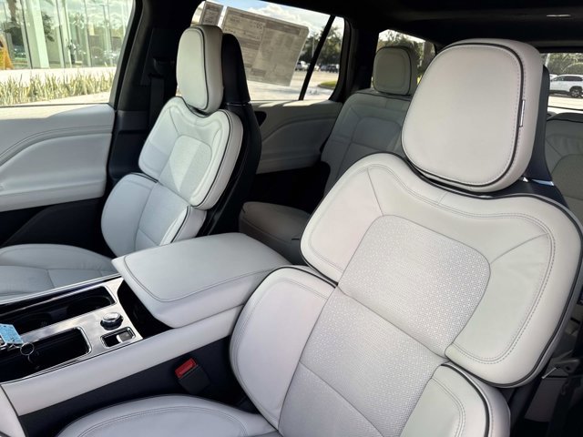 New 2026 Lincoln Aviator Black Label w/ Dynamic Handling Package image 13