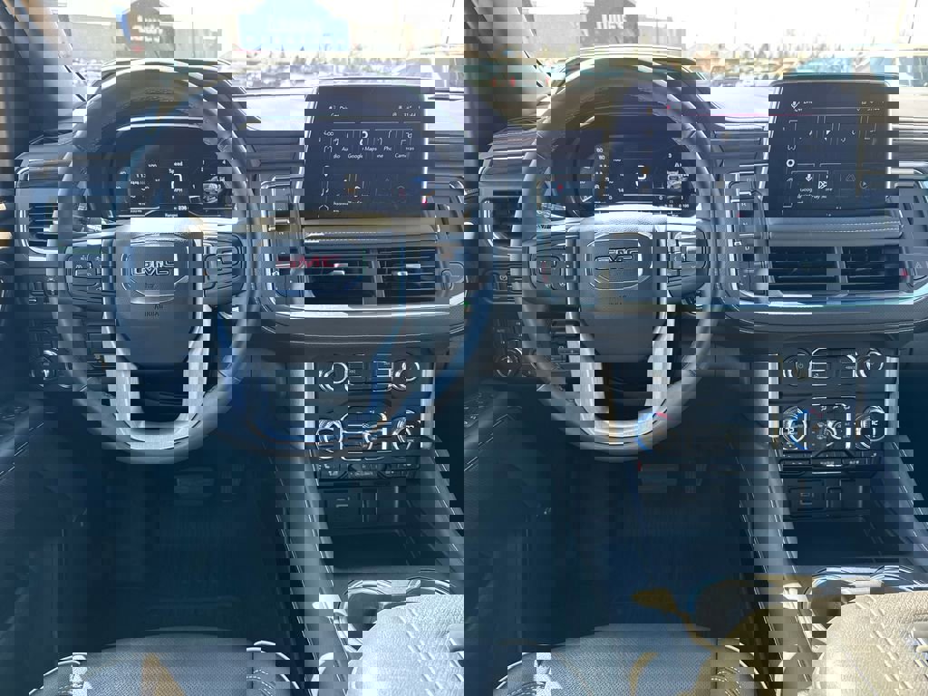 Used 2023 GMC Yukon SLT w/ SLT Luxury Package image 19