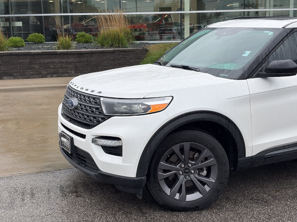 Certified 2023 Ford Explorer XLT w/ Equipment Group 202A AWD/4WD image 2