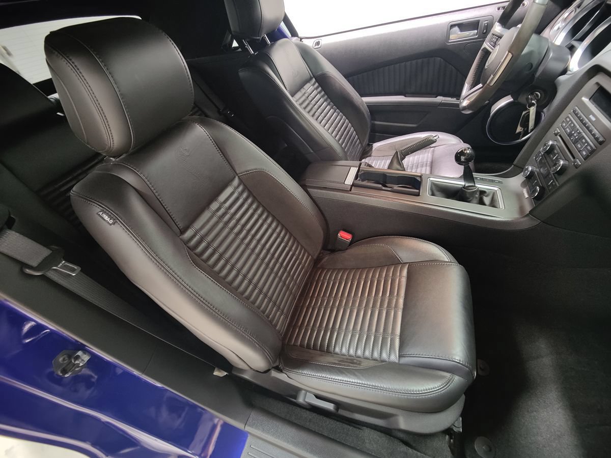 Used 2013 Ford Mustang Shelby GT500 RWD image 40
