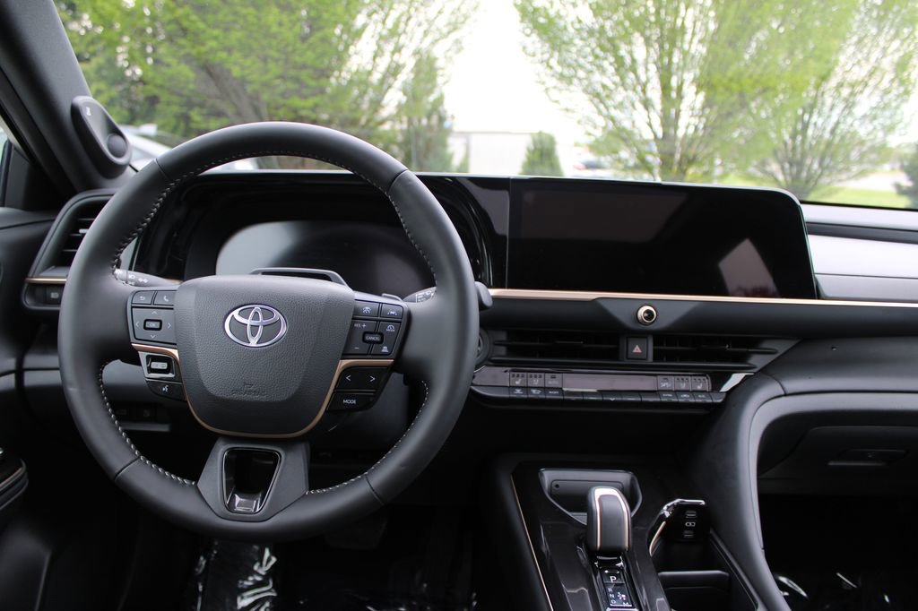 Used 2026 Toyota Crown Platinum image 16