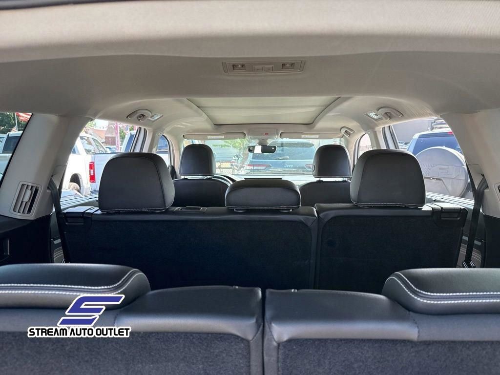 Used 2022 Volkswagen Atlas SEL R-Line image 10