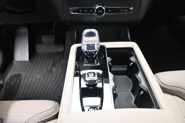 Certified 2026 Volvo XC90 B6 Ultra w/ Protection Package Premier AWD/4WD image 13