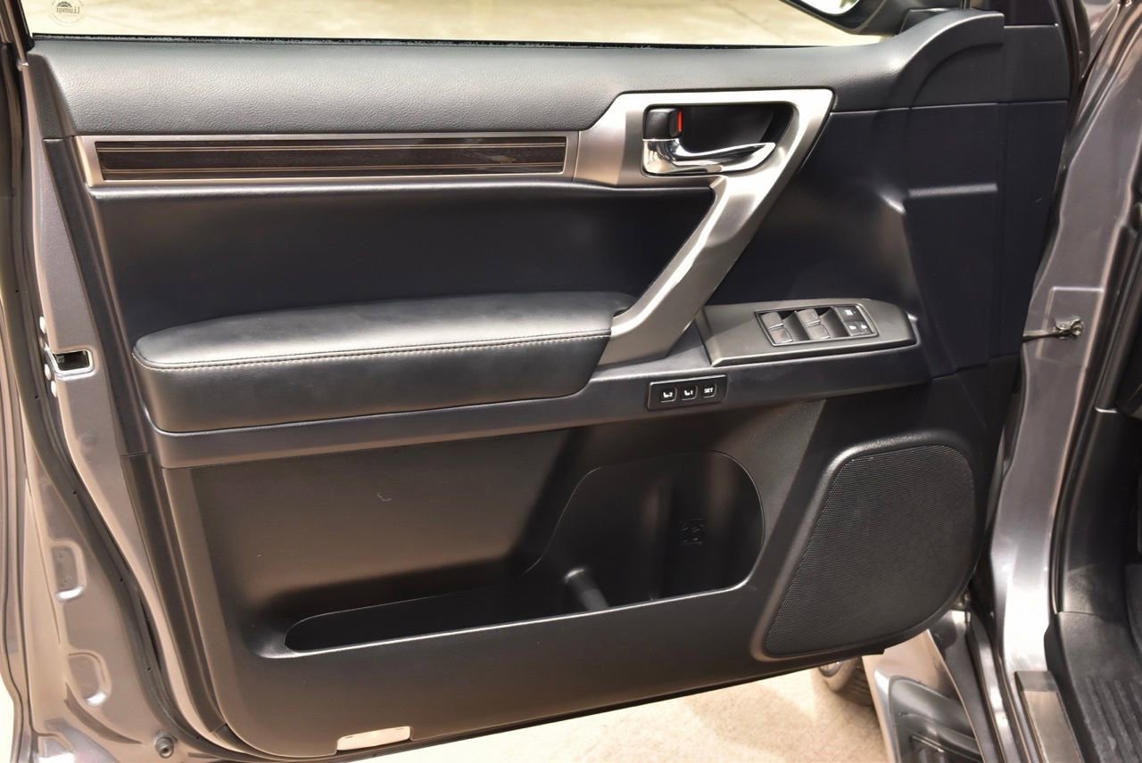 Used 2023 Lexus GX 460 Premium w/ Accessory Package AWD/4WD image 37