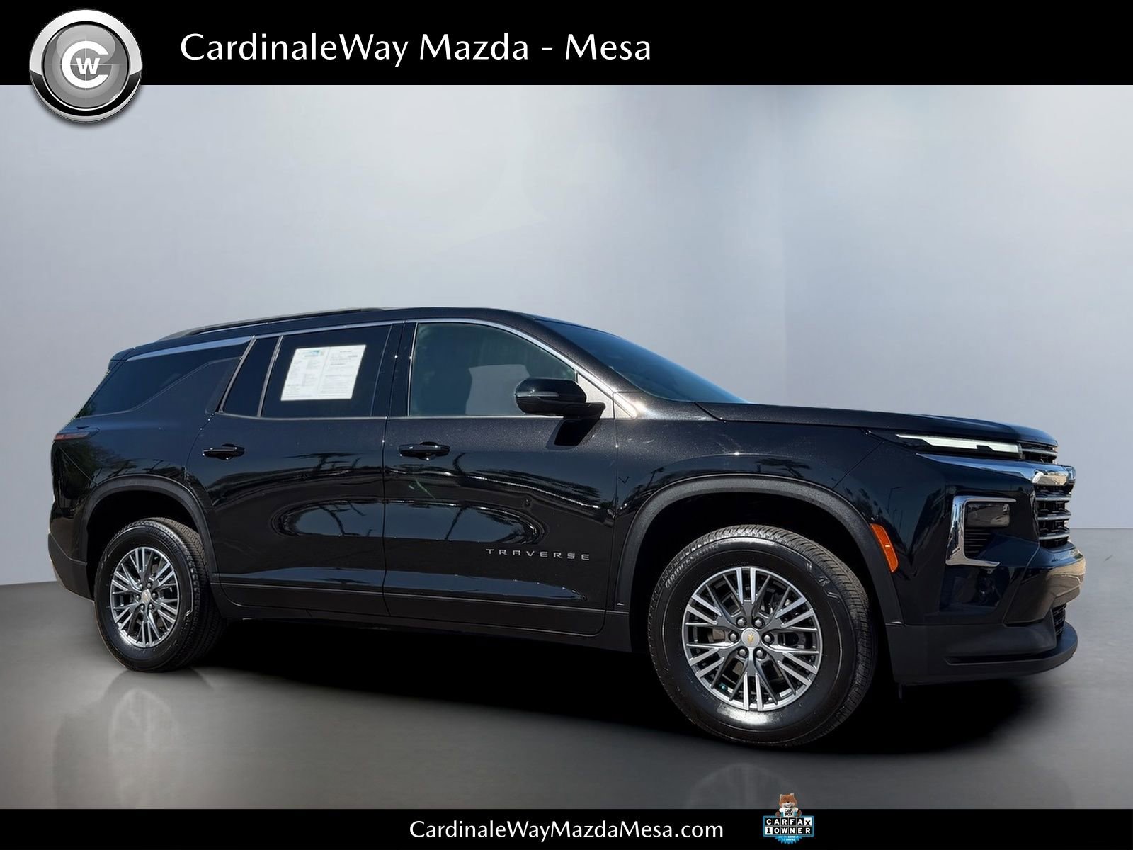 Used 2025 Chevrolet Traverse LT image 1