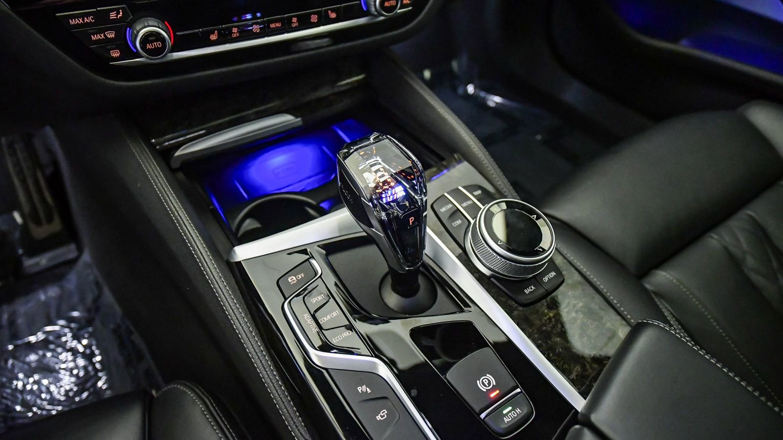 Used 2020 BMW M550i xDrive w/ Executive Package image 25