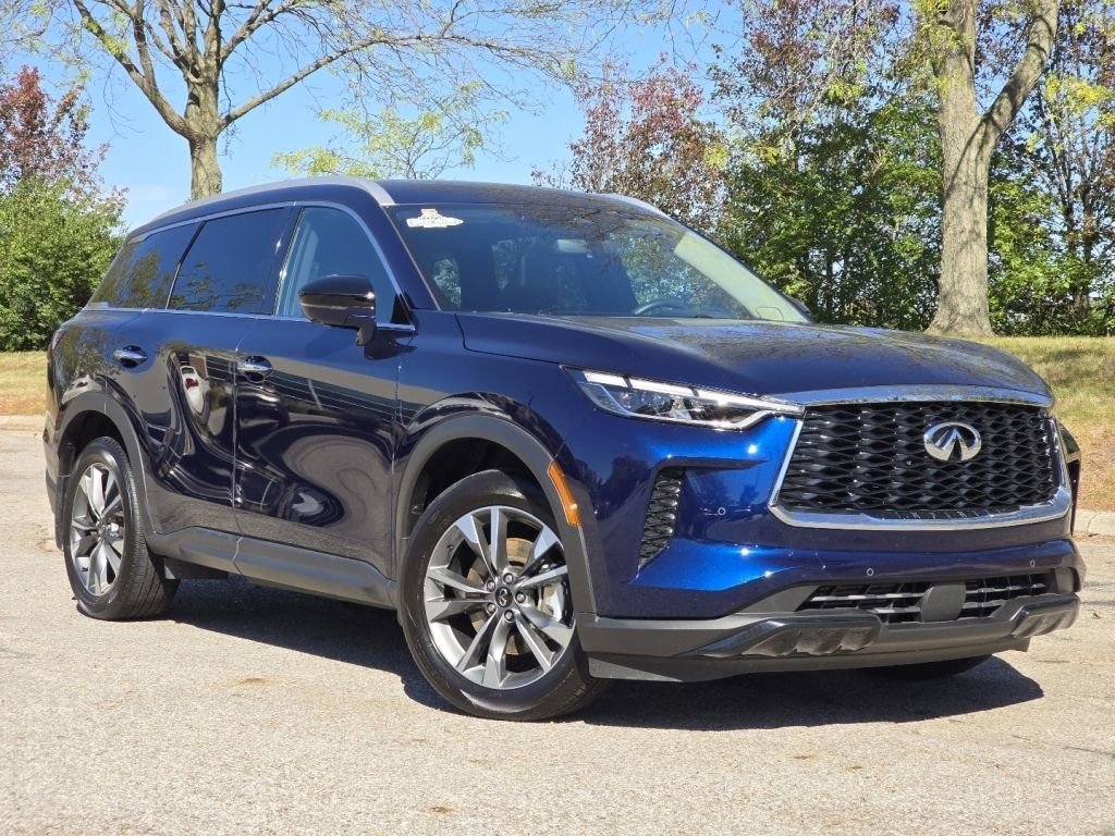 Used 2025 INFINITI QX60 Luxe w/ Vision Package image 2