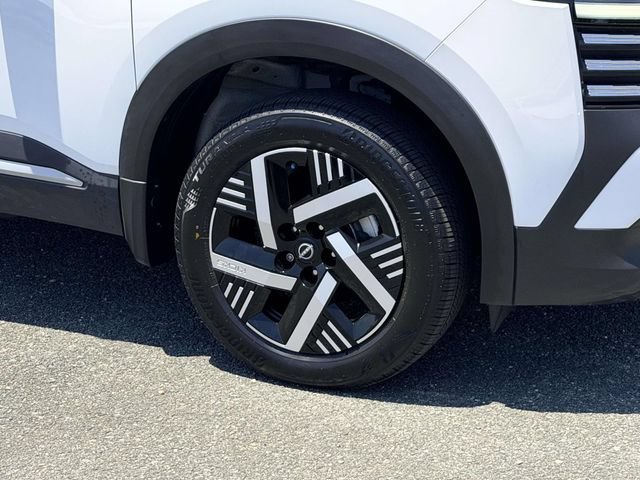 Certified 2025 Nissan Kicks SV FWD image 7