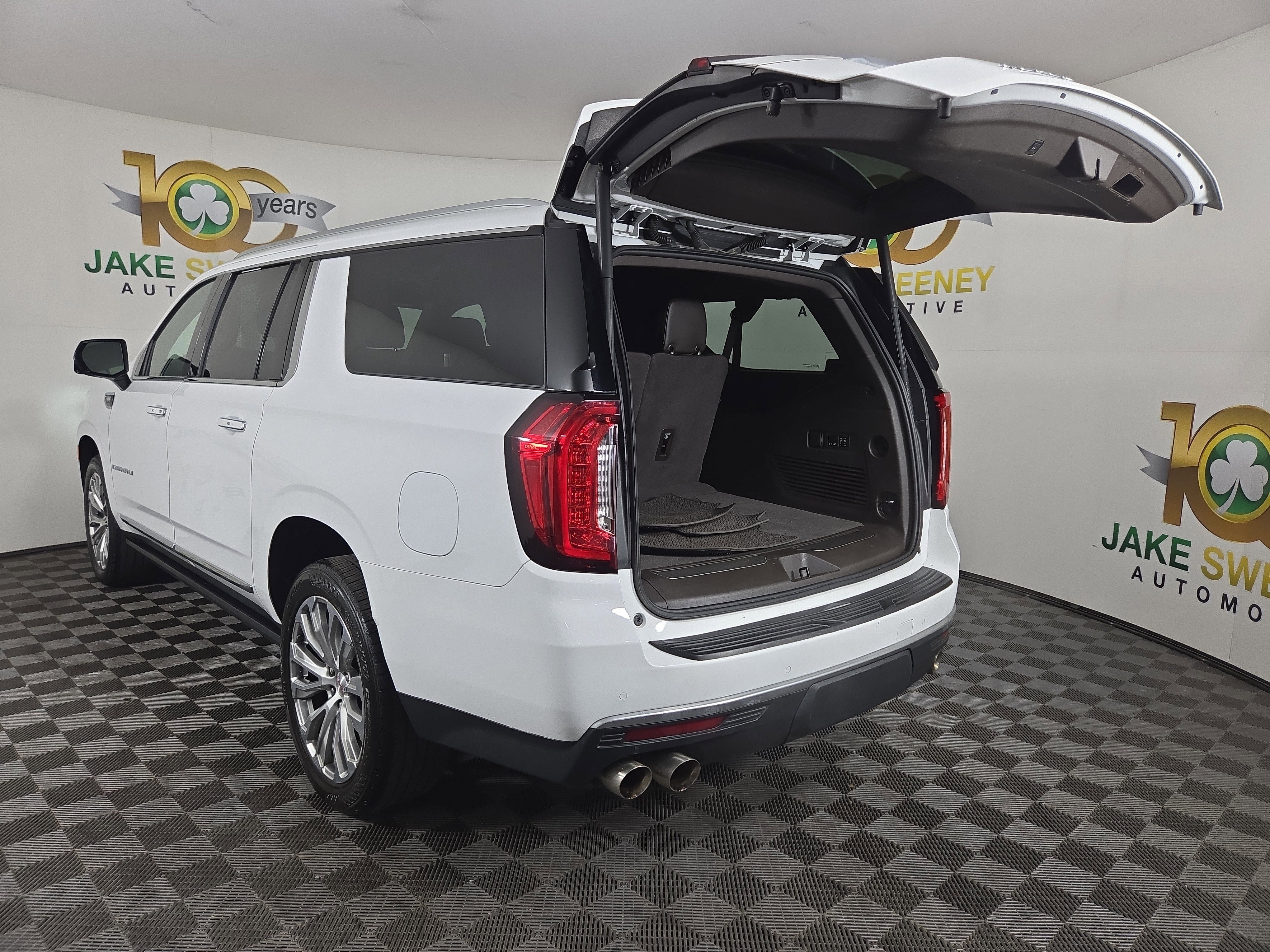 Used 2022 GMC Yukon XL Denali w/ Denali Premium Package image 34