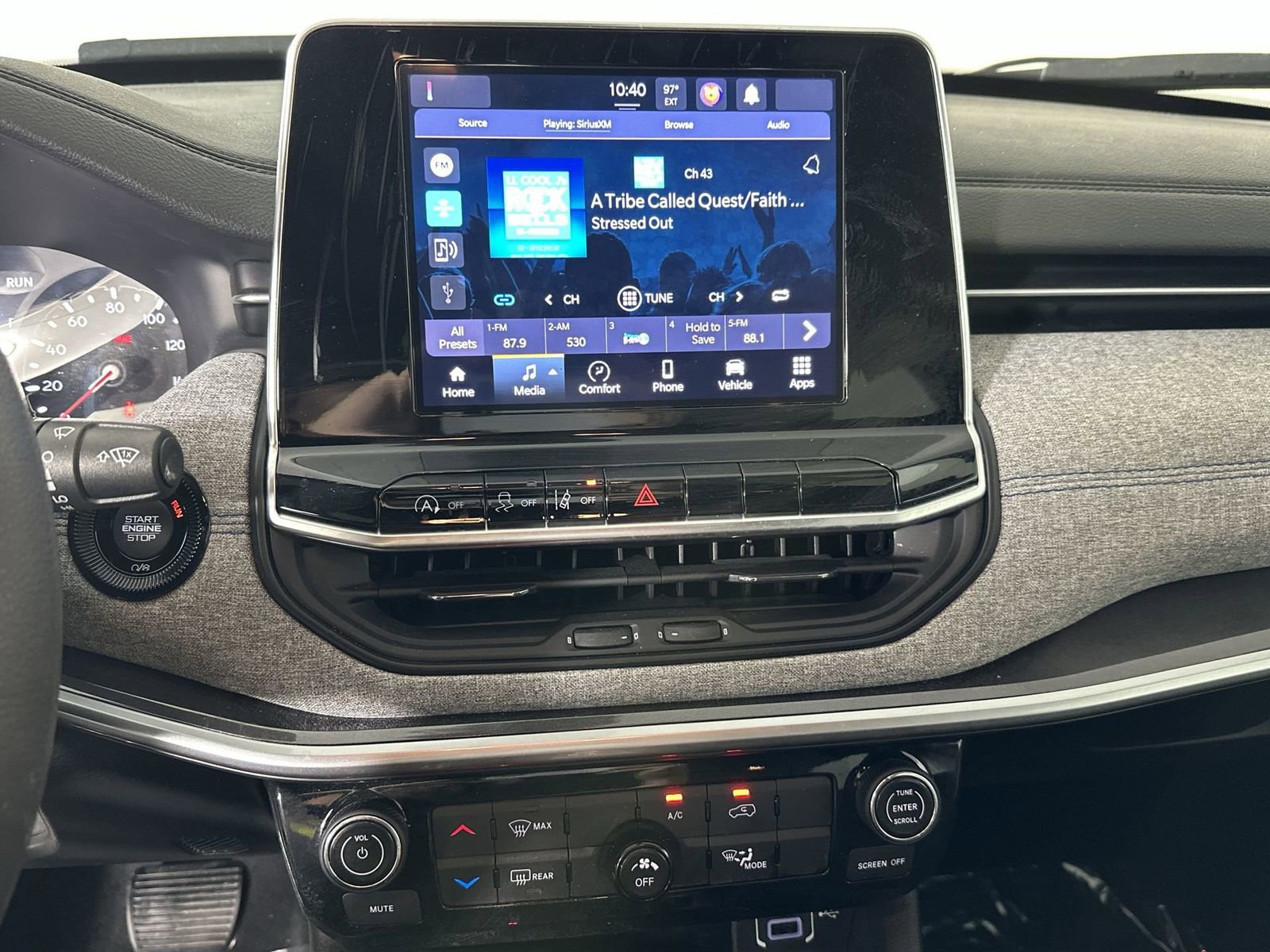 Used 2025 Jeep Compass Sport image 21