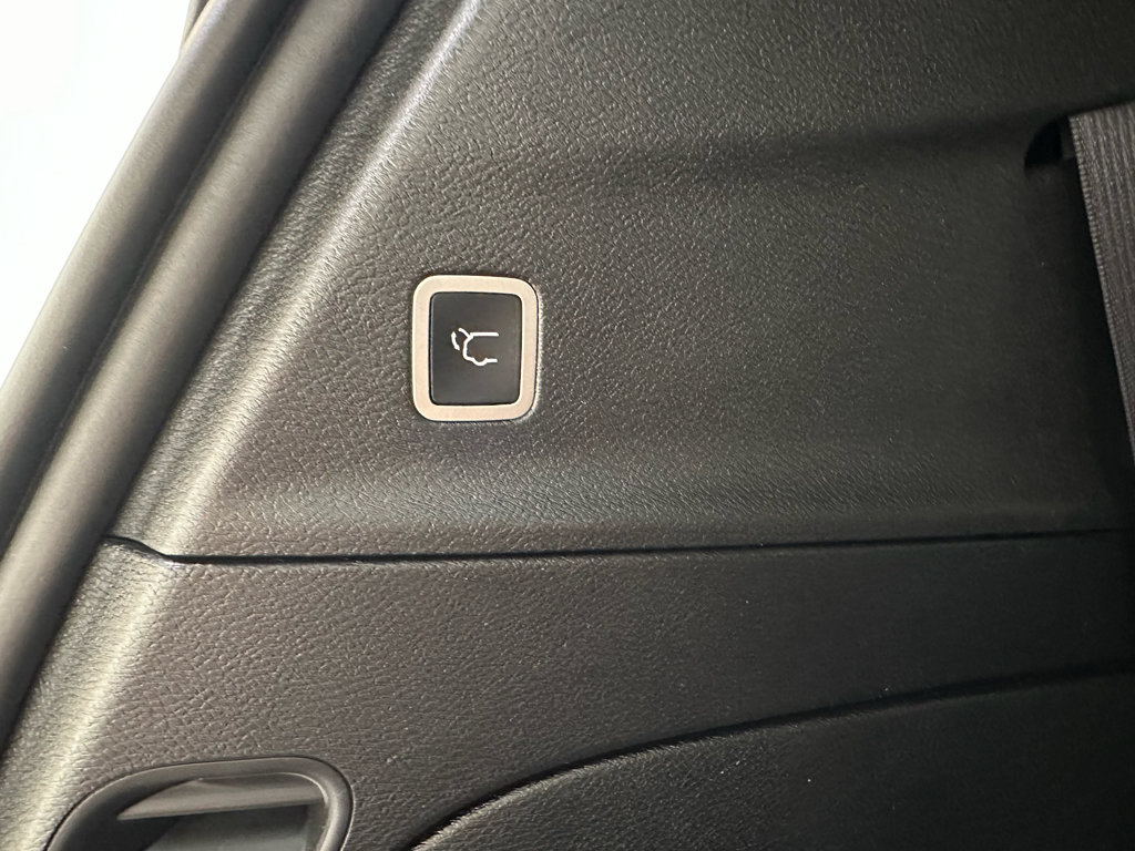 Used 2026 Chrysler Pacifica Limited w/ S Appearance Package FWD image 9
