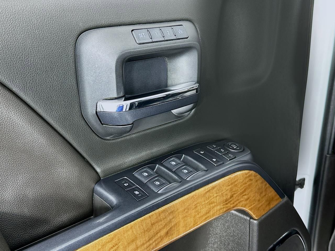 Used 2018 Chevrolet Silverado 2500 LTZ w/ Duramax Plus Package image 33