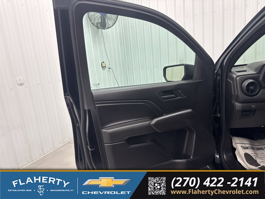 Used 2025 Chevrolet Colorado W/T w/ Advanced Trailering Package AWD/4WD image 8