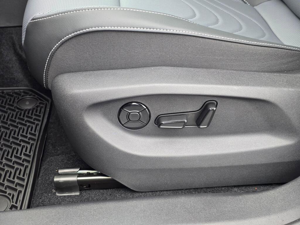 New 2026 Volkswagen Tiguan SE image 22