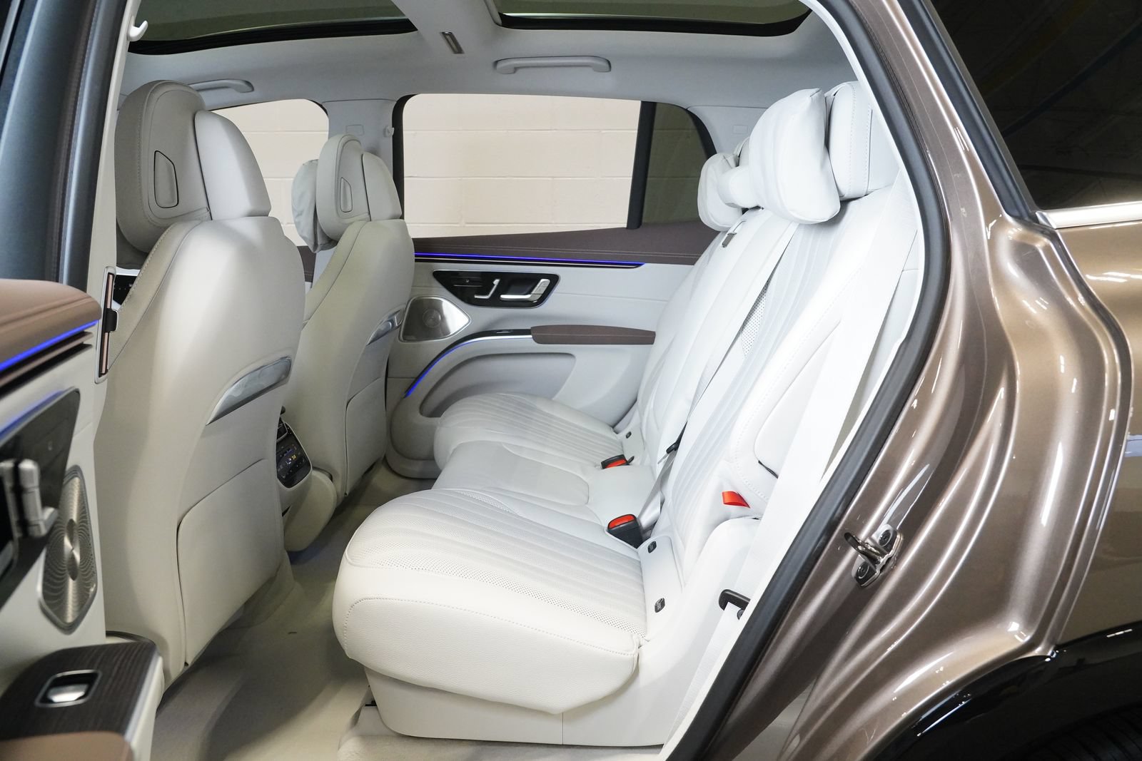 New 2027 Mercedes-Benz EQS 400 4MATIC SUV image 16