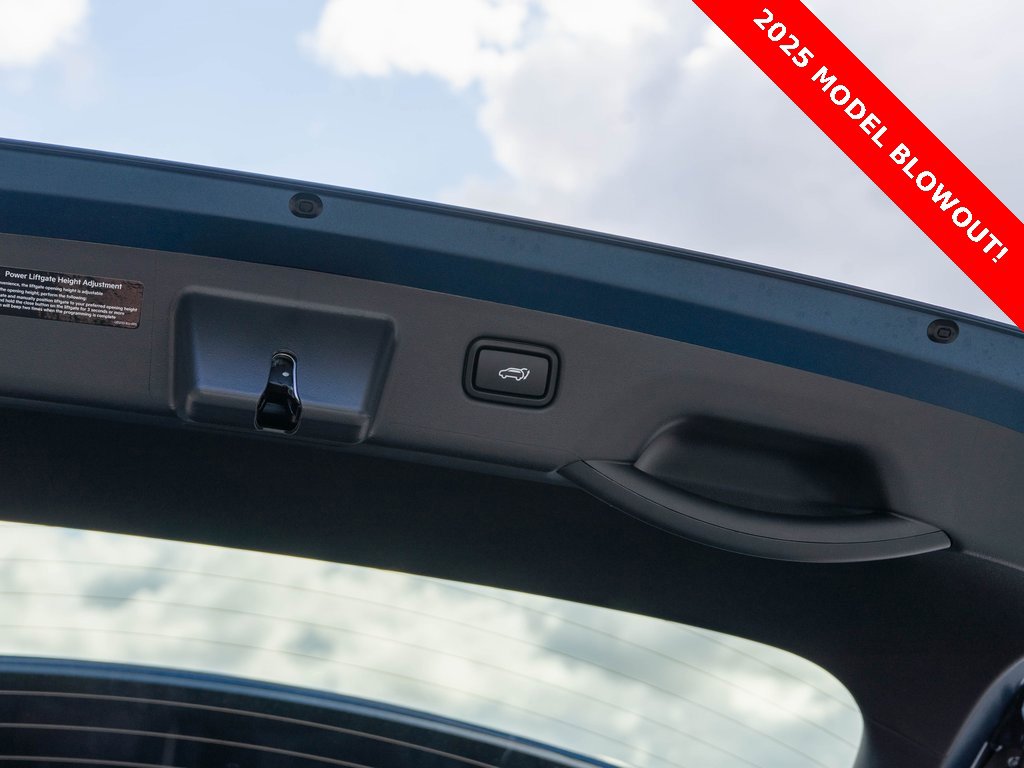 New 2025 Kia Niro SX Touring image 30