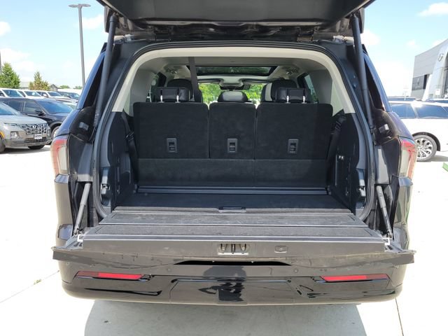 Certified 2025 Lincoln Navigator Reserve AWD/4WD image 13