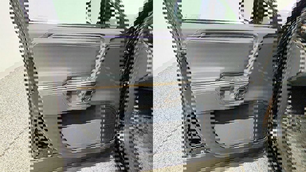 Used 2022 Rivian R1T Adventure image 10