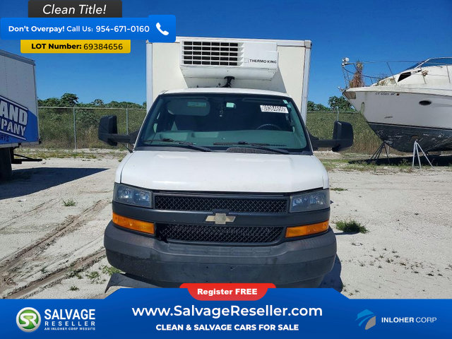 Used 2018 Chevrolet Express 3500 w/ Driver Convenience Package RWD image 7