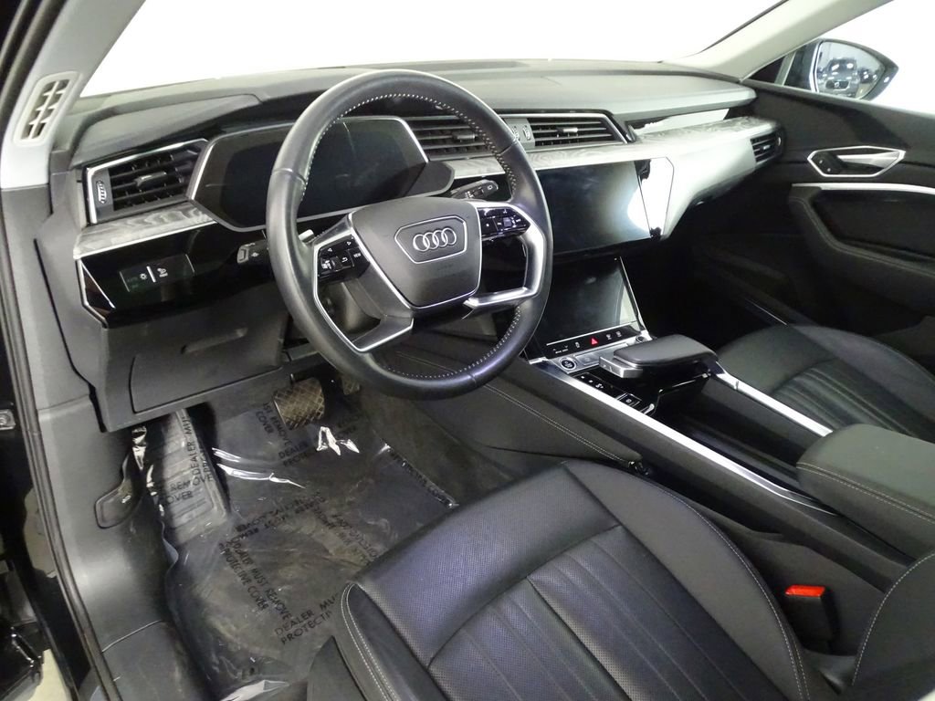 Used 2021 Audi e-tron Premium Plus image 22