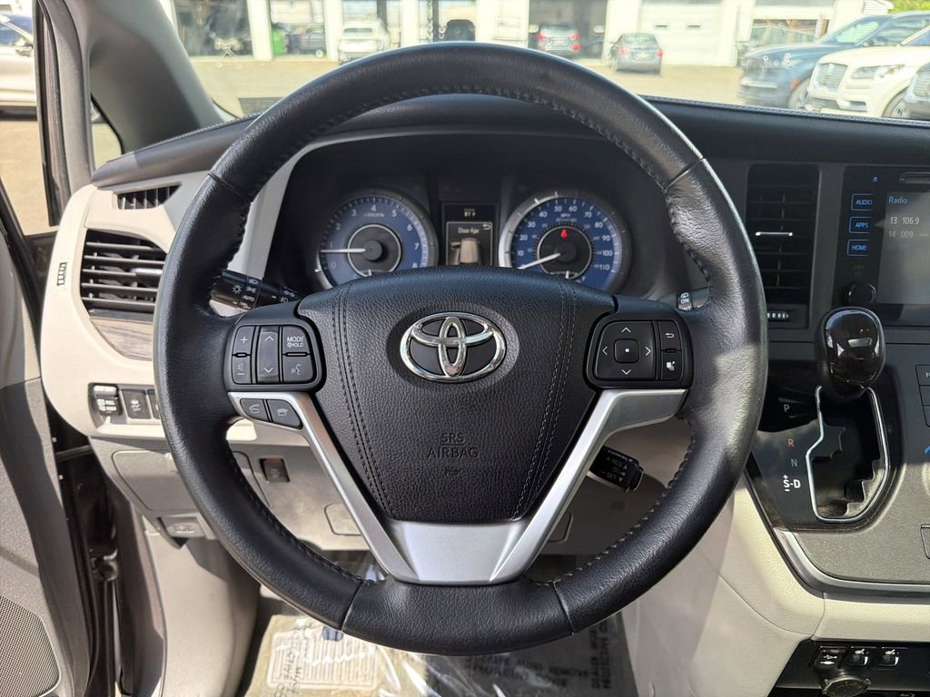 Used 2015 Toyota Sienna XLE Premium FWD image 20