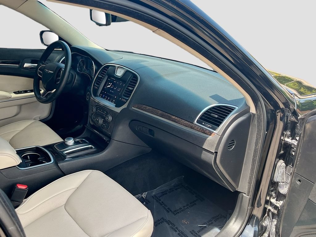 Used 2022 Chrysler 300 Touring L w/ Comfort Group RWD image 29