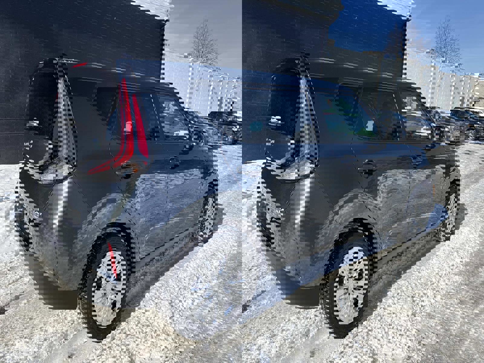 Used 2023 Kia Soul LX image 2