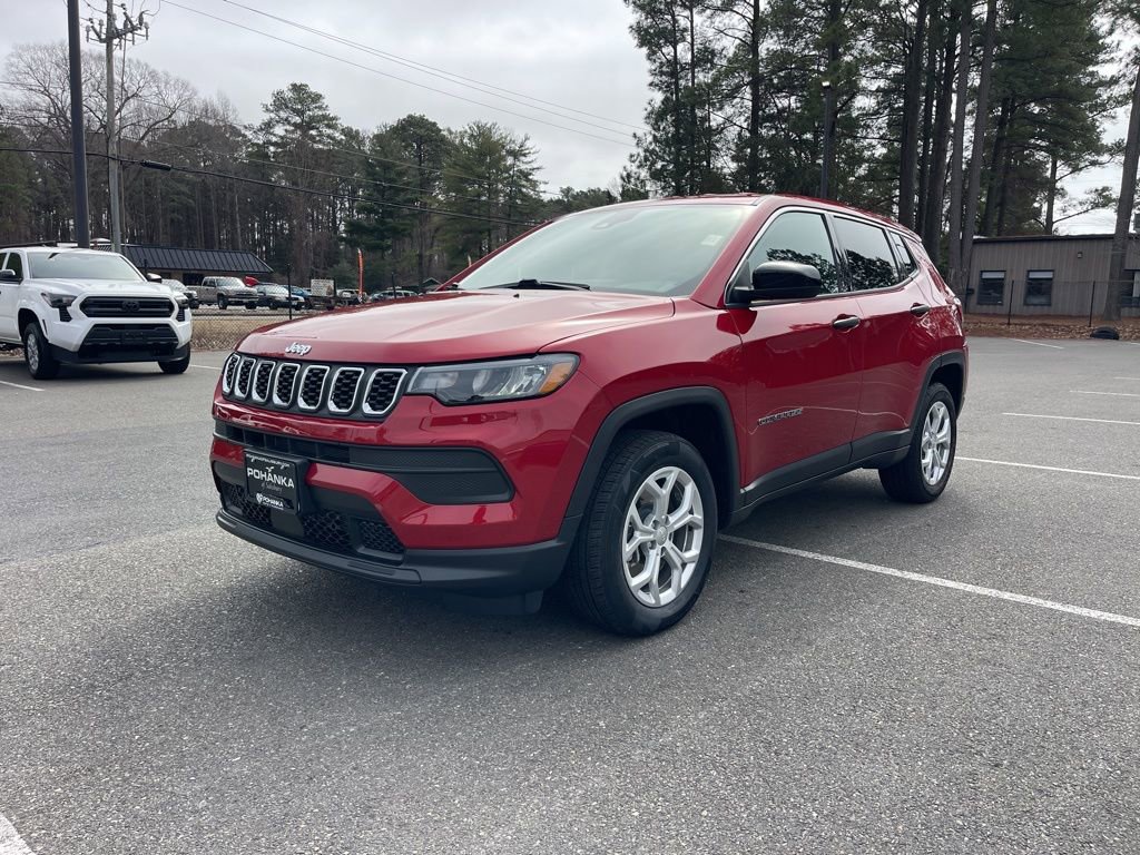 Used 2024 Jeep Compass Sport image 2
