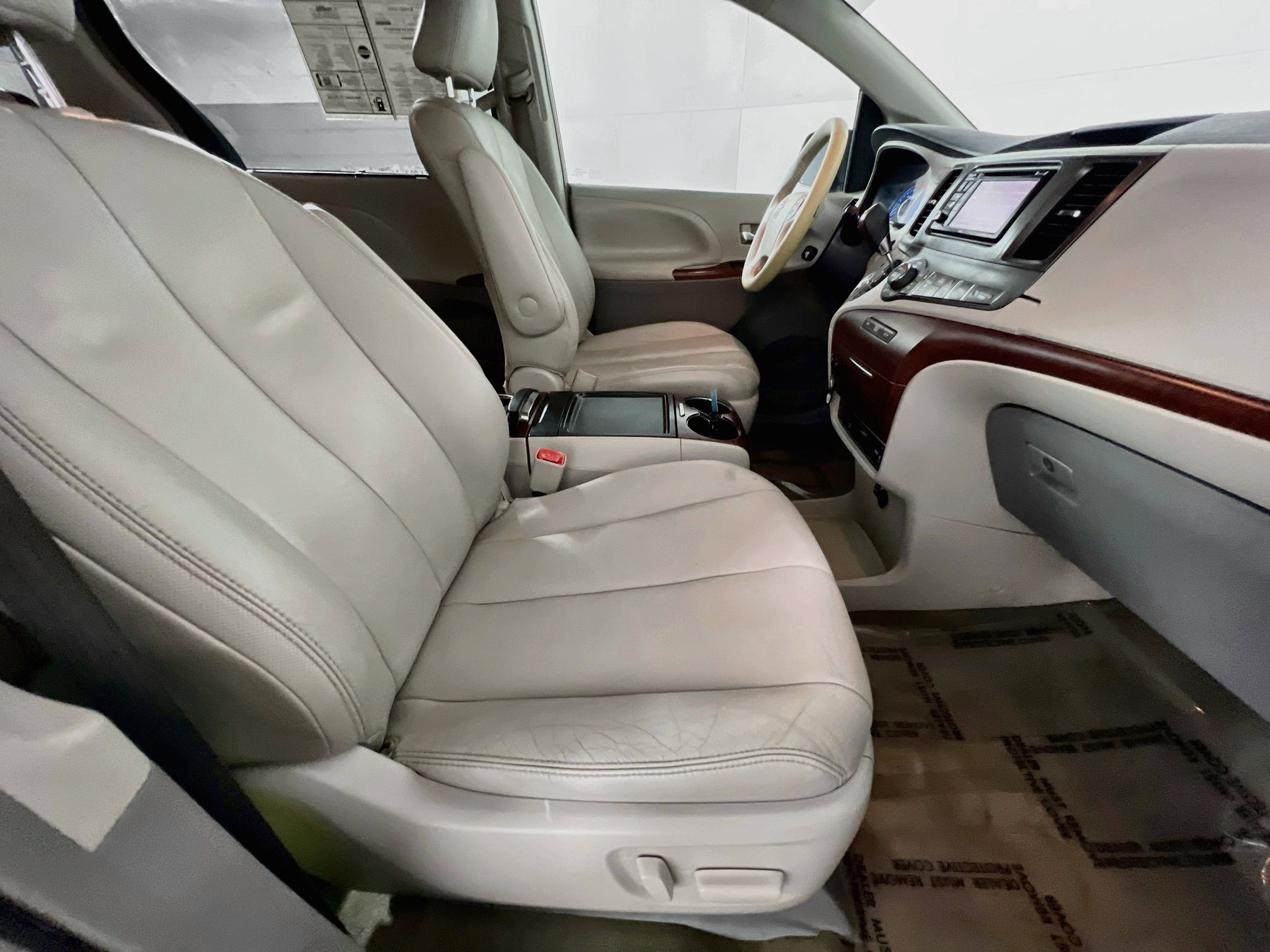 Used 2013 Toyota Sienna XLE w/ Entertainment Pkg AWD/4WD image 31