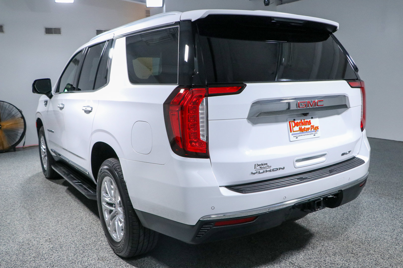Used 2023 GMC Yukon SLT w/ SLT Luxury Package RWD image 9
