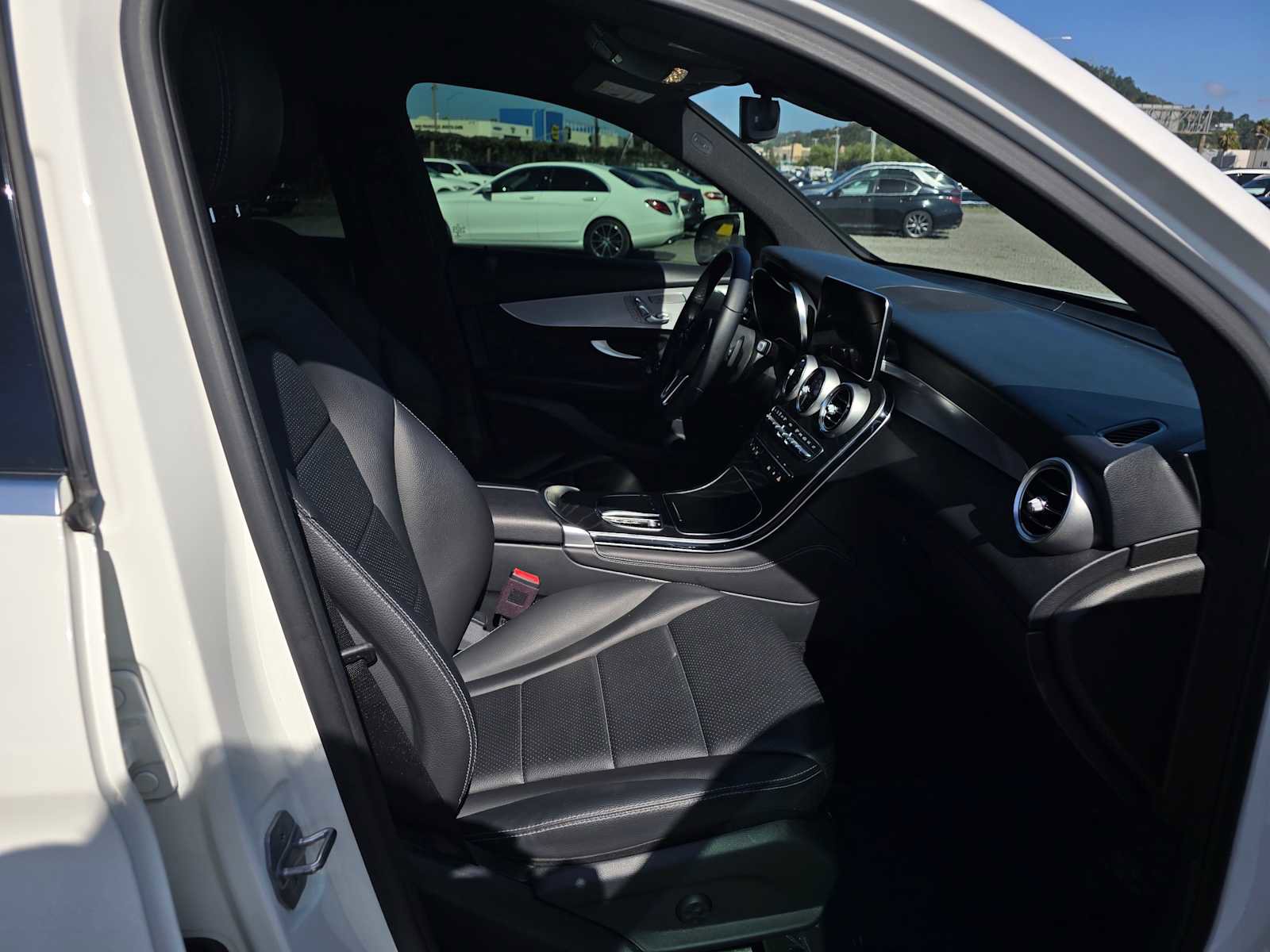 Used 2021 Mercedes-Benz GLC 300 4MATIC image 11