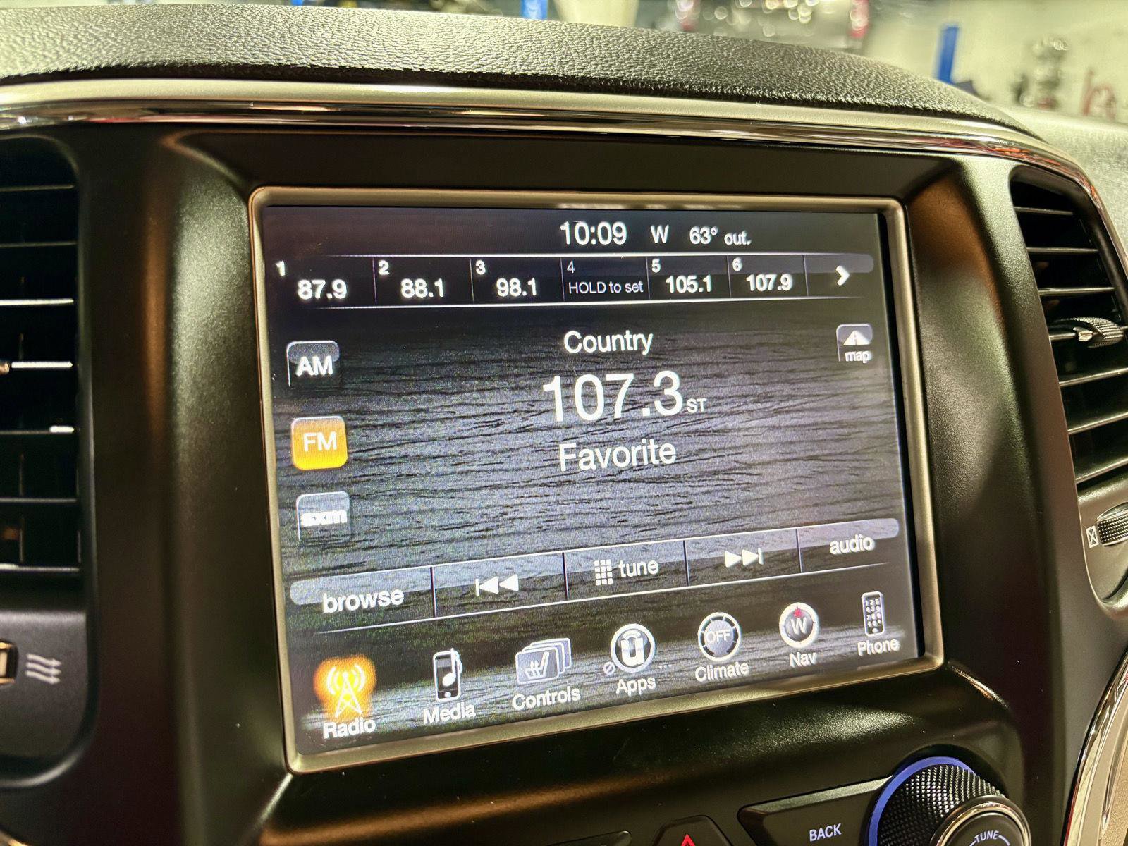 Used 2017 Jeep Grand Cherokee Limited image 39